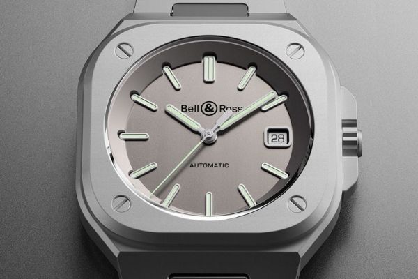 Часы Bell  Ross BR 05 Horolum — лимитированная модель с Super-LumiNova