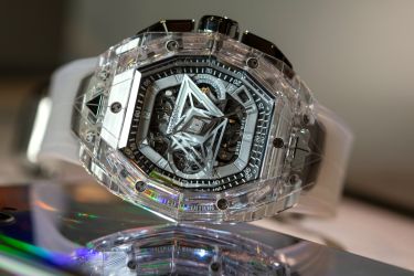 Практический обзор: часы Hublot Spirit Of Big Bang Sang Bleu с сапфировым корпусом