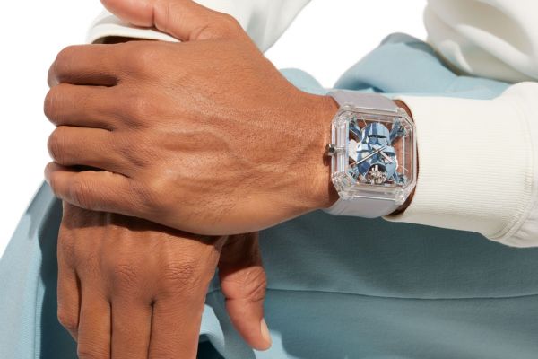 Bell  Ross представляет новую модель BR 01 Cyber Skull Sapphire Ice Blue