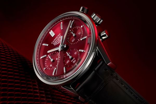 Новый огненный TAG Heuer Carrera Red Dial Limited Edition