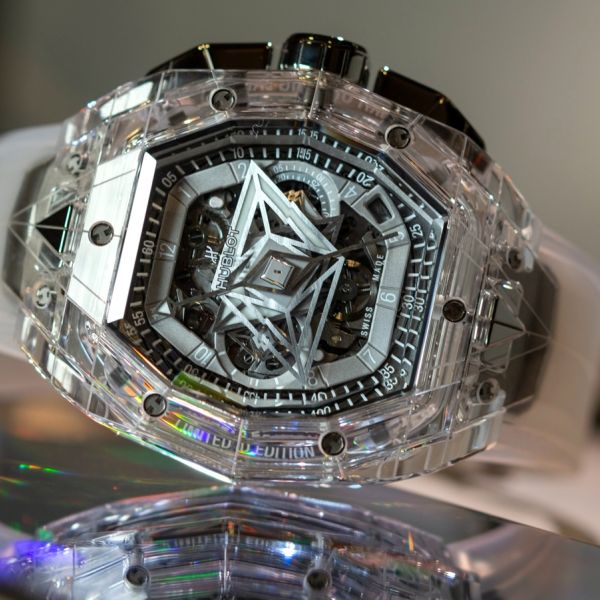 Практический обзор: часы Hublot Spirit Of Big Bang Sang Bleu с сапфировым корпусом