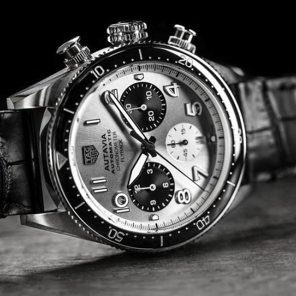 Часы TAG Heuer к 60-летию коллекции Autavia