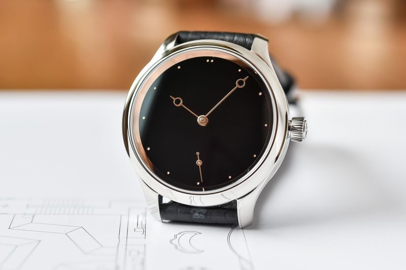 Часы Endeavour Small Seconds Total Eclipse