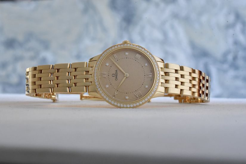 Модель часов в корпусе Sedna Gold
